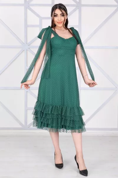 Abito di design in pizzo a pois