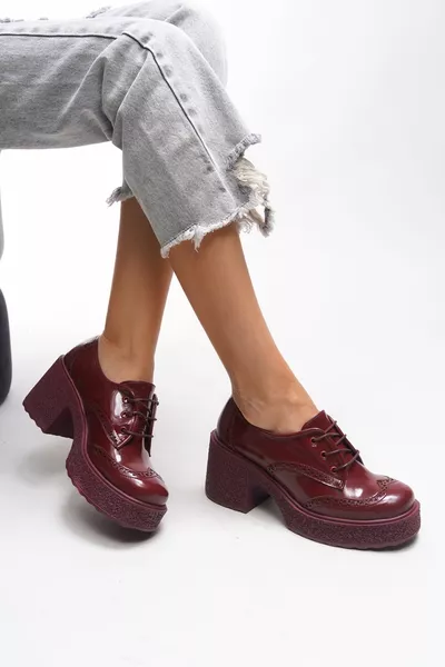 Ghinziss Mocassins à lacets pour femme  cuir verni bordeaux