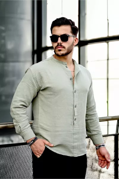 Лека и дишаща мъжка муслинова риза с половин копчета, стойкаща яка и свободен размер - светлокафява