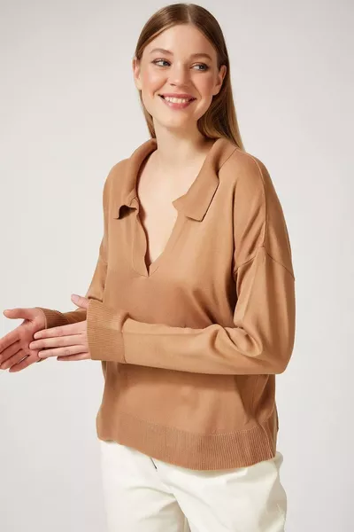 Damen Pullover mit Polohemdkragen in Camel