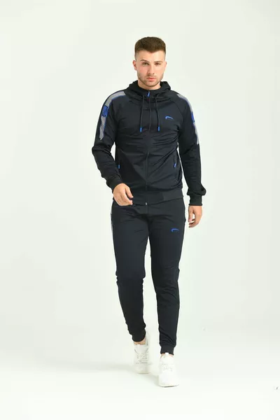 بدلة رياضية رجالية من نسيج الدانتيل الأزرق الداكن مع تطريز على الذراع