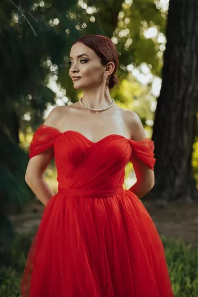 Агнес тюл сърце яка нисък ръкав гърдите драпирани червени годежна рокля