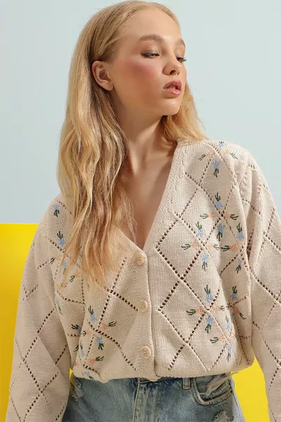 Women's Beige Diamond Patterned Floral Embroidered Knitwear Cardigan 