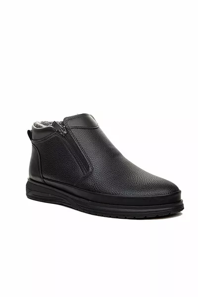 حذاء شتوي أسود للرجال مع فرو بالداخل