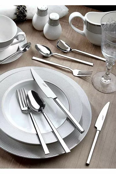 Комплект прибори за хранене за един човек от неръждаема стомана с изумруден акцент (с нож)