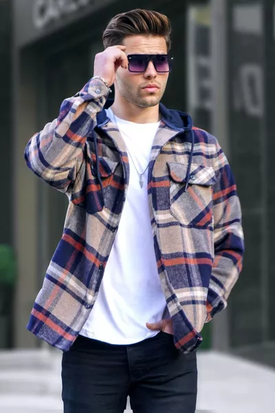 Chemise de bûcheron à carreaux avec capuche bleu marine 