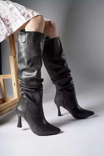 Bottes à talons femme  peau noire