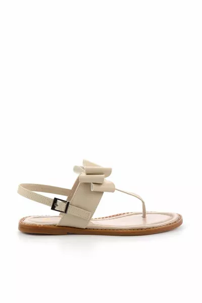 صنادل نسائية بيج 