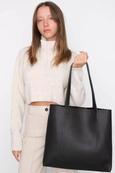 Сумка из искусственной кожи с ремешком 