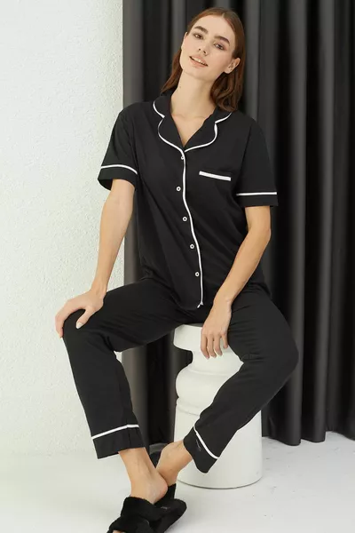 طقم بيجامة بأزرار