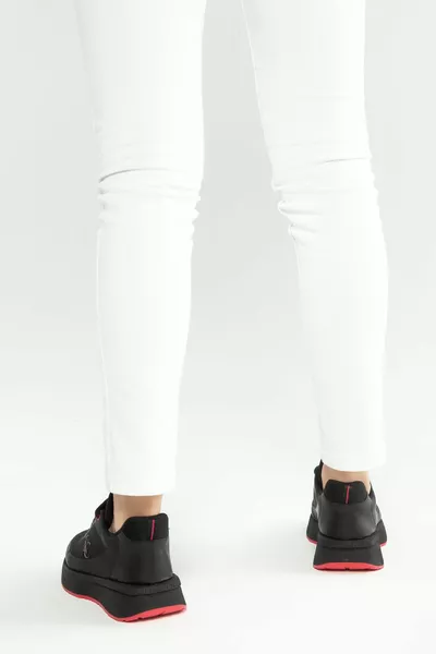 سنيكرز نباتي نسائي   مليار Ayk 