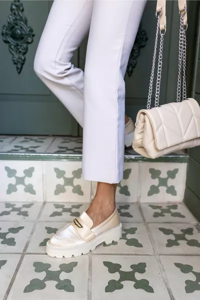 Crespo نسائي بيج مظلة مشبك تفاصيل أحذية لوفر