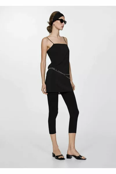 صندل مفتوح من الخلف بمظهر جلد لامع