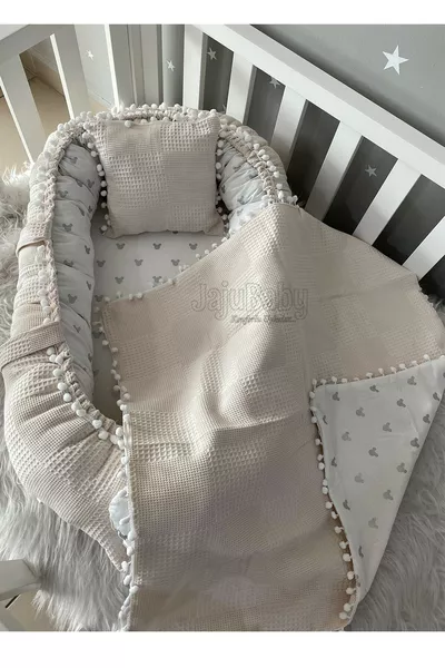 مجموعة سرير أطفال جانبية للأم من جاجو-بابي-نيست بتصميم نسيج نسيت بايك وبوبلين مع شرابات ثلاثية