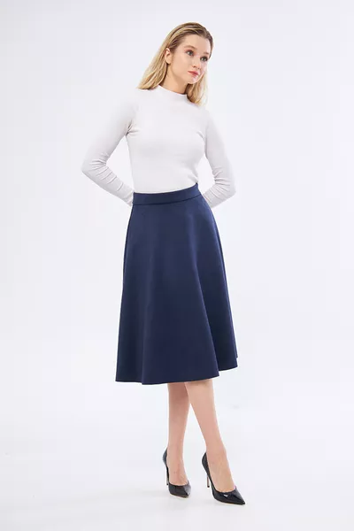 تنورة كلوش من الجلد السويدي متوسط الطول باللون الأزرق الداكن