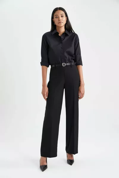 قميص بأكمام طويلة من القطن بنسبة % بتصميم واسع وواسع من بوبلين AU