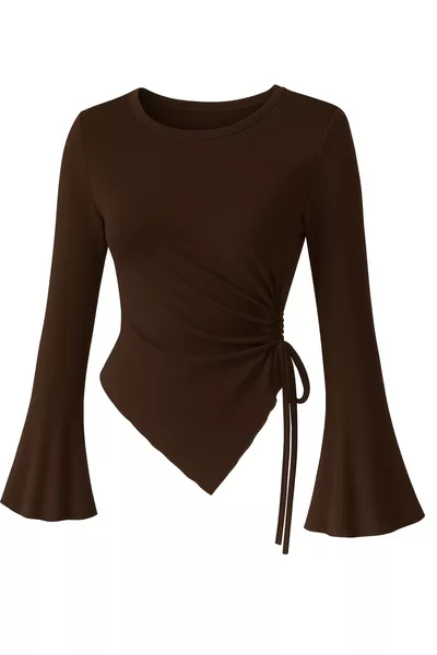 بلوز علوي متوافق مع الحجاب، بياقة دائرية، تفاصيل درابي، وأكمام إسبانية بلون القهوة الداكنة