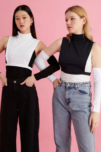 عبوة مزدوجة من الأكمام نصفية مرنة باللونين الأبيض والأسود تصميم عملي ومريح