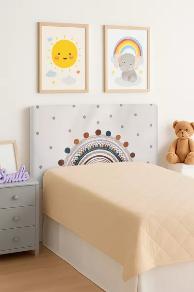 Beige Kinderkamer Bedbasis Hoofdeinde Met Regenboogprint