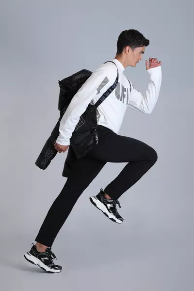 سويت شيرت رجالي توديلو باللون الأبيض المكسور