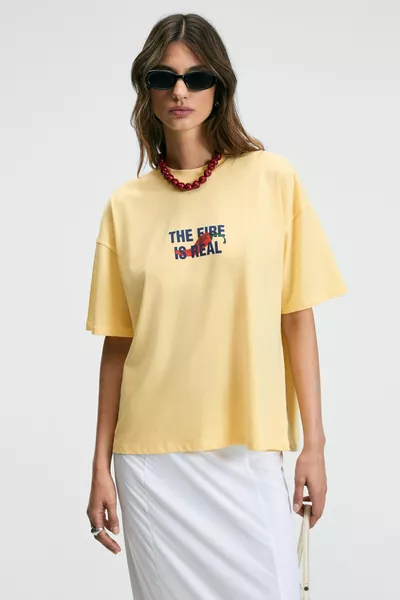 CASSIANE Дамска тениска с велосипедно деколте, къси ръкави, с печат отпред и отзад, редовно прилягане, жълта