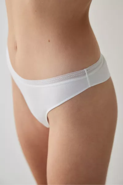 سروال داخلي برازيلي أبيض مكسور من القطن السهل