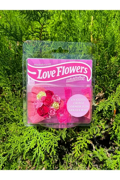 باقة صغيرة مع مرآة بتصميم زهور الحب، هدية للحبيب