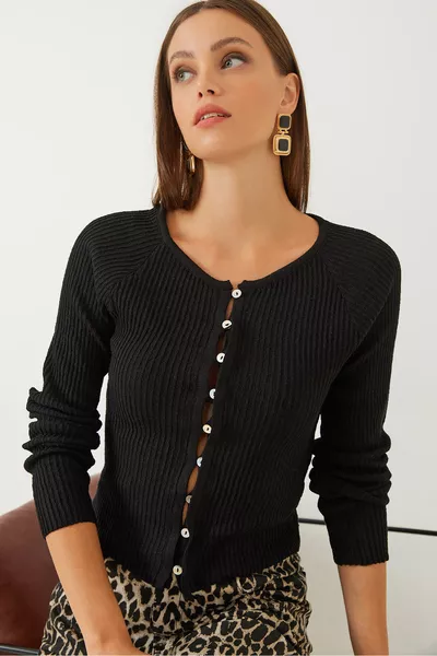 كارديغان صوفي نسائي بأزرار للمواسم