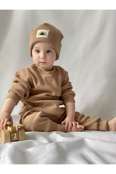 طقم ثلاثي بقبعة