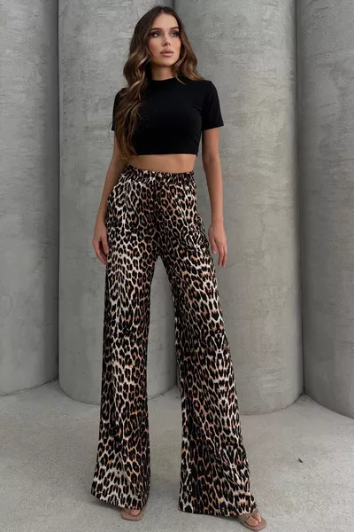 بنطال جيرسي مرن مريح بنقشة الفهد، خصر مرتفع، أرجل واسعة، بقصة فلير