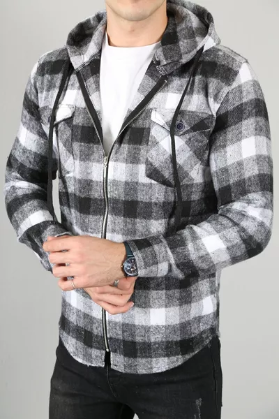 قميص رجل خشّاب بسحّاب وغطاء رأس