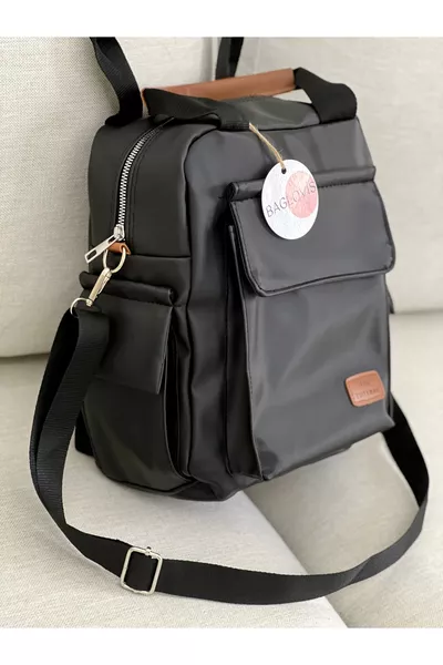 SAC À DOS FEMME NOIR AVEC DÉTAILS LATÉRAUX ET POCHE À RABAT