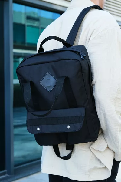 حقيبة ظهر سوداء مقاومة للماء خفيفة ومريحة من قماش إمبرتيكس للجنسين ضد السرقة (يومية، مدرسة، سفر)