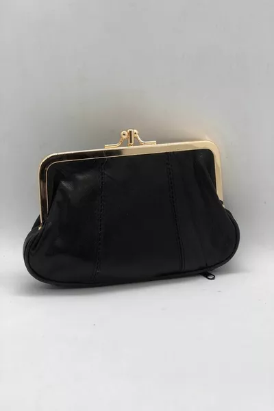 Дамски черен кожен портфейл с клипс