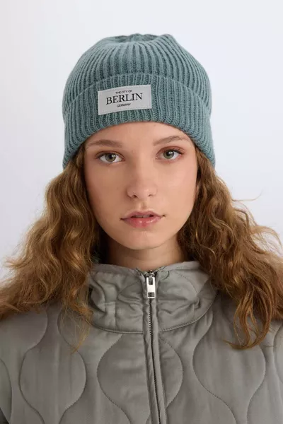 Women's City-Themed Knitted Beanie with Label WN