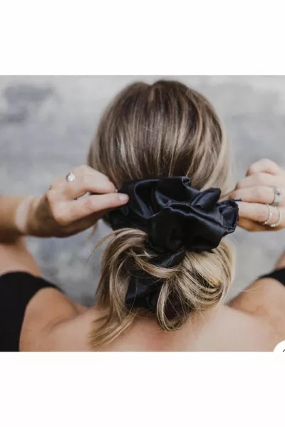 Fermaglio elastico in raso nero da donna taglia grande