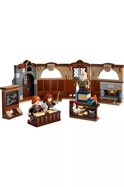 ® هاري بوتر™ قلعة هوجوارتس™: درس التعويذات + مجموعة صنع الألعاب للأطفال (P)