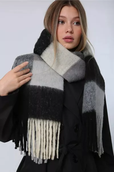 وشاح بوشاح مزخرف مع شرّابات  ×  سم  أسود