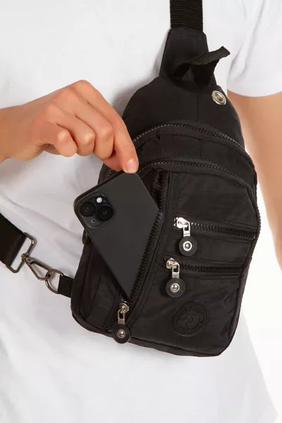 حقيبة صدر وجسم يومية للجنسين مقاومة للماء بسماعات USB وحمالة كتف متقاطعة