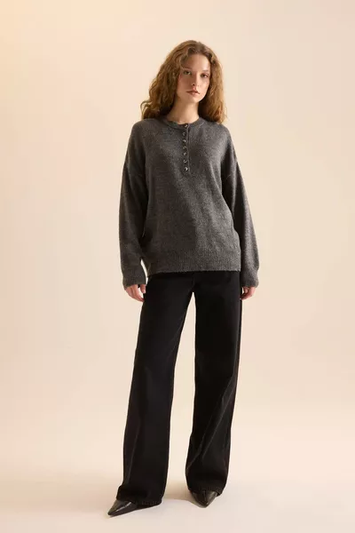 Трикотажный свитер с воротником на пуговицах Relax Fit axns