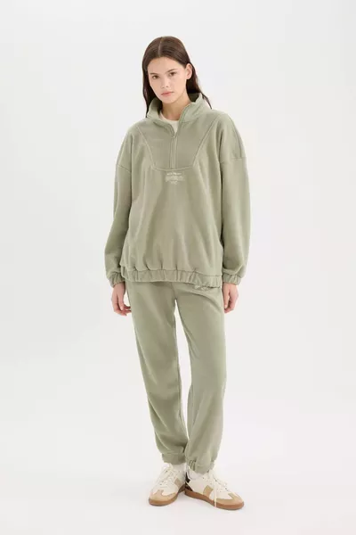 بنطلون رياضي بقصة قياسية للرجال، طويل، خصر مطاطي، أرجل قابلة للتعديل، مزود بحزام مطاطي وأربطة، مع جيوب وطبعات