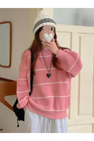 Женский коричневый свитер в полоску оверсайз