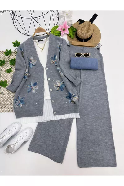 طقم بحياكة مشجرة بالزهور