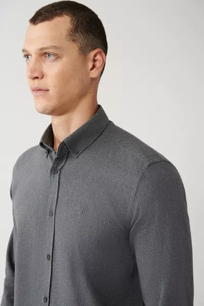 قميص رجالي برقبة بأزرار بلون أنثراسيت % قطن، قصة عادية 
