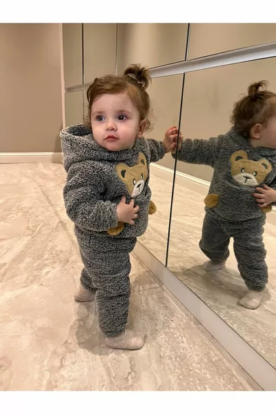 Winterlicher Welsoft-Luxus-Babyanzug mit Teddybärmuster, Plüsch, Taschen und Kapuze