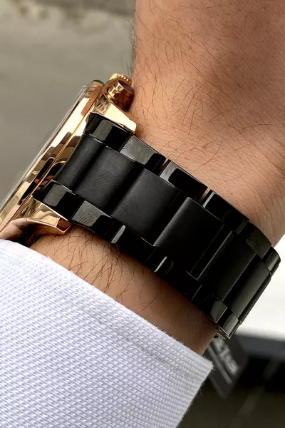 ساعة يد رجالية باللون الأسود أصلية ٪ مع ضمان لمدة سنتين مع سوار هدية