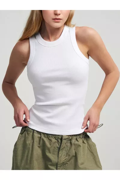 قميص رياضي ضيق بياقة حمالة من نوفيل