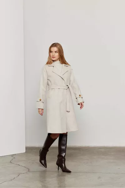 معطف نسائي من الصوف بحزام كريمي / مجموعة