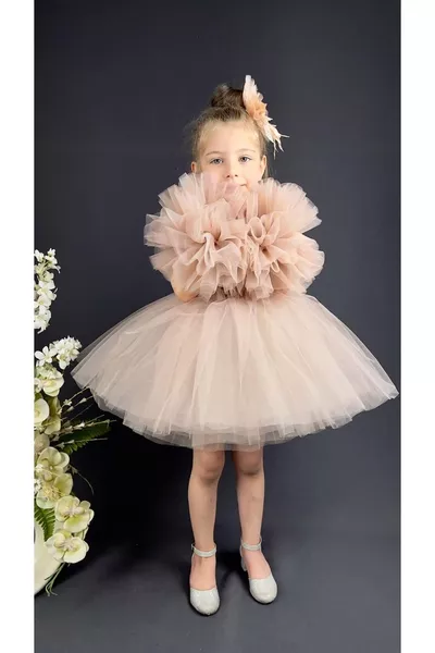 فستان سهرة للفتيات بلون البودرة، بشيفون، بحواف كشكش، وأكمام بوم بوم، مزين بالترتر، وتنورة منفوشة بتول