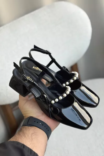 حذاء نسائي بكعب قصير مزين باللؤلؤ - أسود لامع